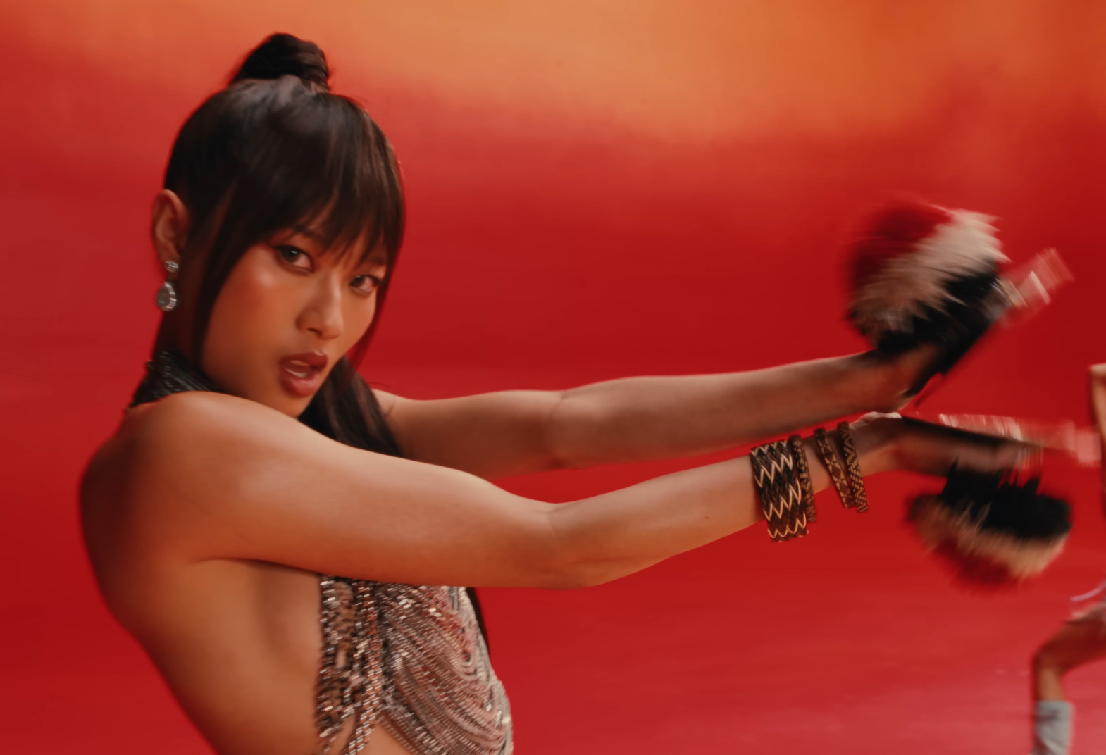 No Na Rilis MV ‘Work’, Bergaya Workout Video dan Pamer Budaya Lokal